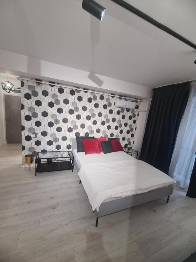 1 * Bucarest